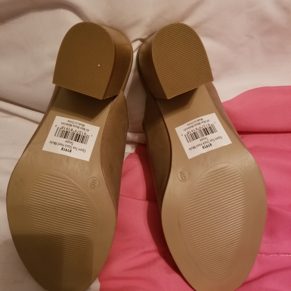 Womens shoes - Picture 2 of 3